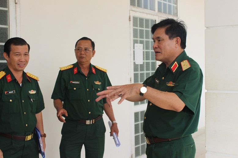 Đoàn công tác kiểm tra và hướng dẫn chỉ đạo của Thiếu tướng Nguyễn Xuân Dắt.