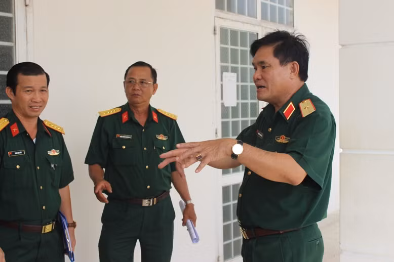 Đoàn công tác kiểm tra và hướng dẫn chỉ đạo của Thiếu tướng Nguyễn Xuân Dắt.