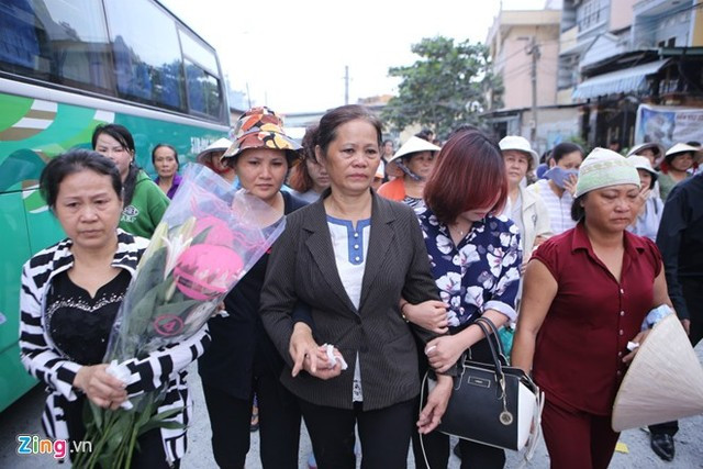 Cha mẹ nuốt nước mắt đưa MC Quang Minh về nơi an nghỉ cuối cùng ảnh 12 2