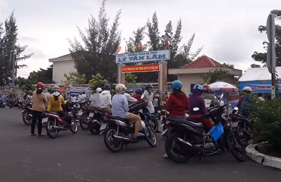 Trường THCS-THPT Lý Văn Lâm (TP Cà Mau) - nơi xảy ra vụ việc.