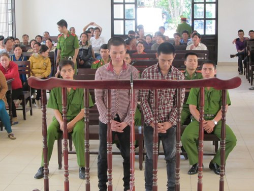 2 thanh niên ngồi tù vì... 2 thanh niên ngồi tù vì...