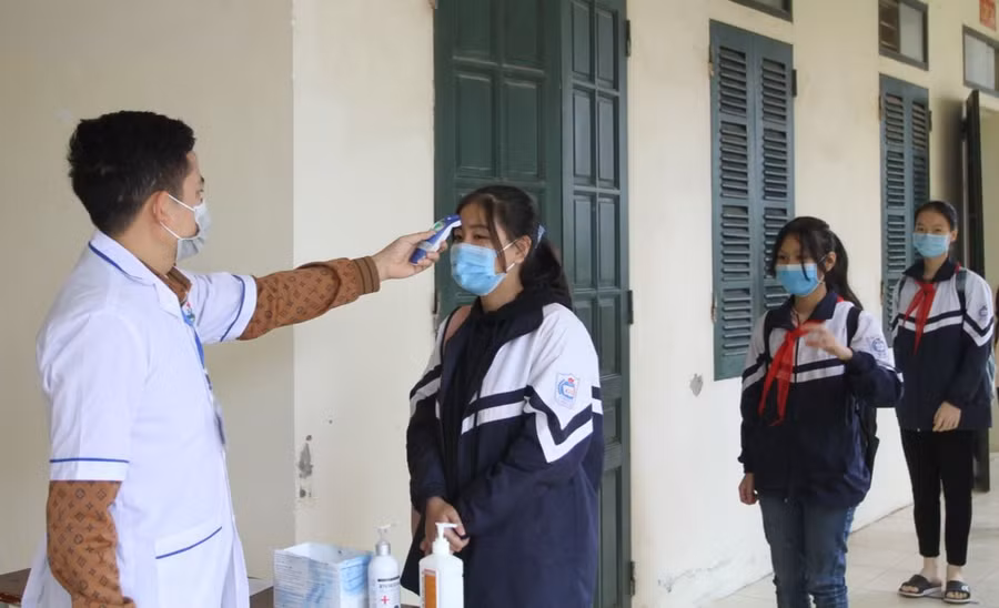 Trường học Hà Nội khởi động lại tổ phòng chống Covid-19.