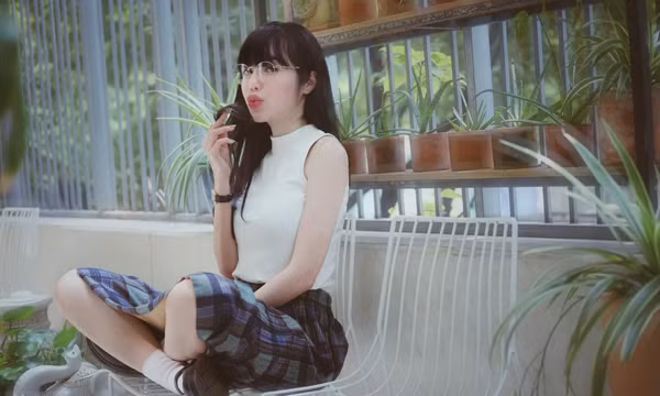 Set đồ trẻ trung “biến” Elly Trần từ bà mẹ 2 con thành mỹ nhân 18 tuổi