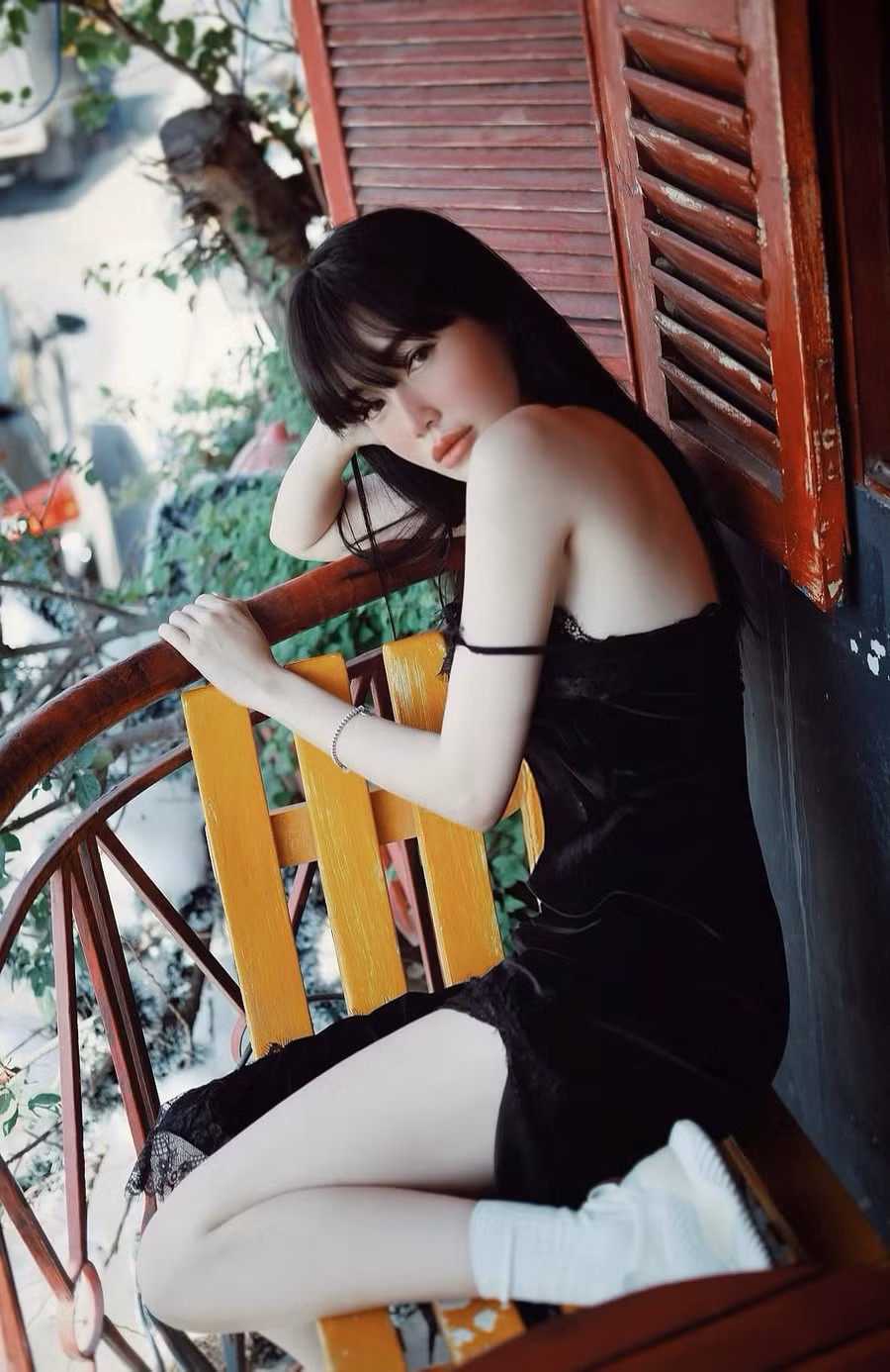 elly tran tu ba me 2 con thanh my nhan 18 tuoi voi set do de khong tuong - 6