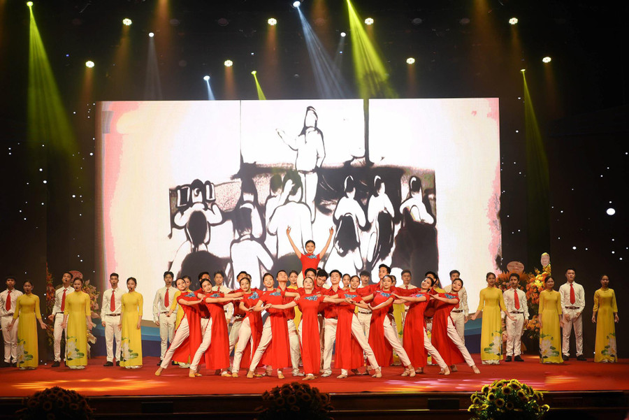 Chương trình nghệ thuật “Dòng sông tri thức” chào mừng Lễ kỷ niệm 40 năm Ngày Nhà giáo Việt Nam do Trường Đại học Văn hóa nghệ thuật Quân đội thực hiện. Chương trình nghệ thuật “Dòng sông tri thức” chào mừng Lễ kỷ niệm 40 năm Ngày Nhà giáo Việt Nam do Trường Đại học Văn hóa nghệ thuật Quân đội thực hiện.