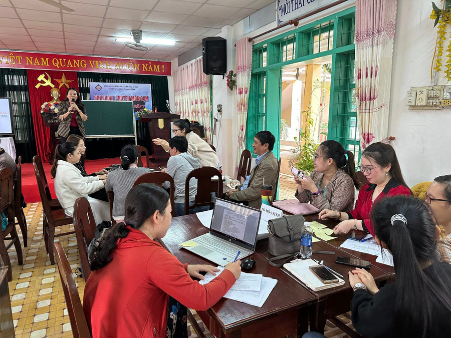 Trường THCS Lê Thánh Tôn (quận Hải Châu, TP Đà Nẵng) tổ chức sinh hoạt chuyên môn. Trường THCS Lê Thánh Tôn (quận Hải Châu, TP Đà Nẵng) tổ chức sinh hoạt chuyên môn.