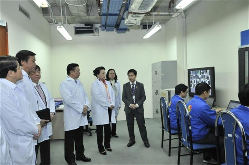 Chủ tịch Quốc hội Nguyễn Thị Kim Ngân thăm Cục Công nghệ Thông tin-KBNN. Ảnh: quochoi.vn Chủ tịch Quốc hội Nguyễn Thị Kim Ngân thăm Cục Công nghệ Thông tin-KBNN. Ảnh: quochoi.vn