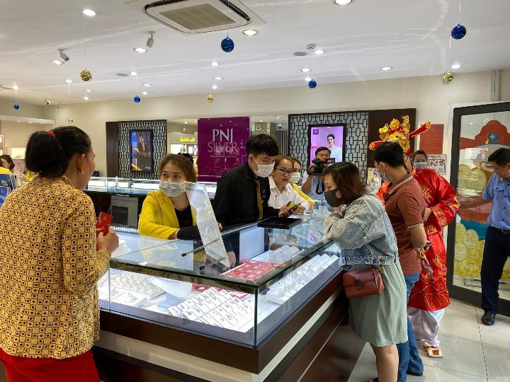 Ai cũng đeo khẩu trang phòng ngừa dịch Corona. Ai cũng đeo khẩu trang phòng ngừa dịch Corona.