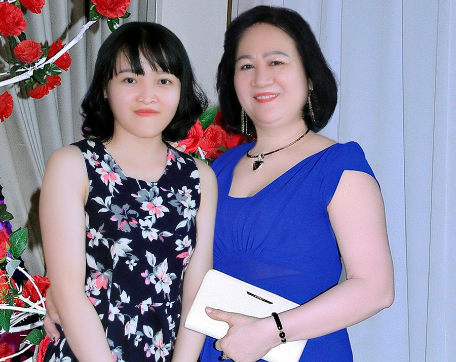 Trần Hoàng Bảo Ân và mẹ trong hành trình hơn 20 năm đi tìm nụ cười. Ảnh: NVCC