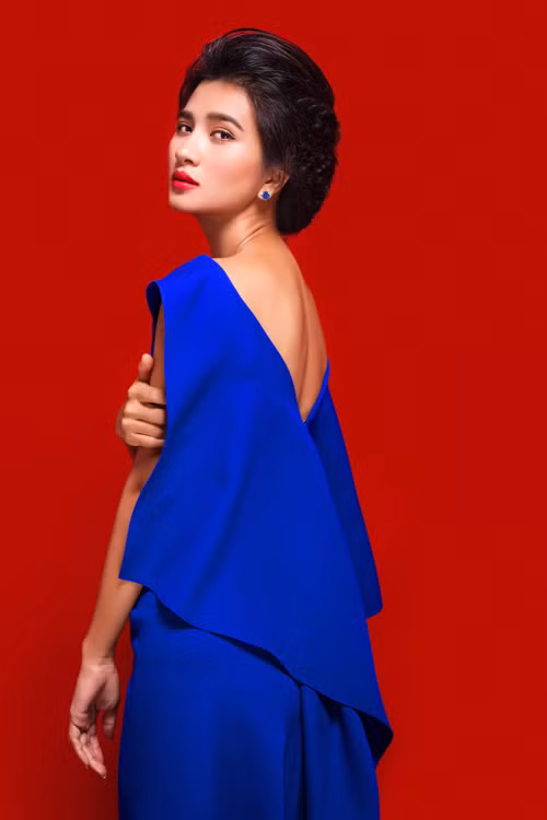 Kim Tuyến diện trang phục phá cách