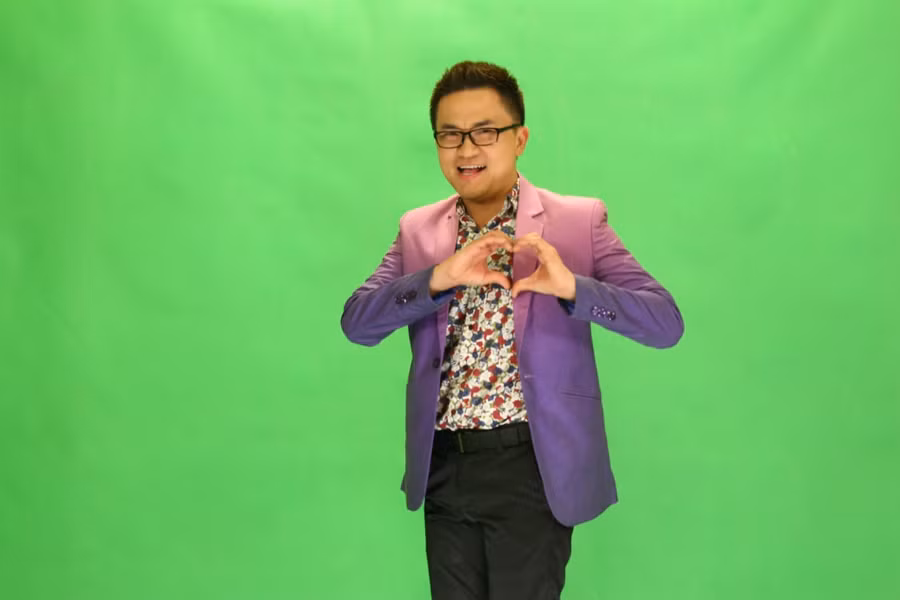 MC Đại Nghĩa tích cực giúp đỡ giải cứu nông sản cho bà con nông dân.