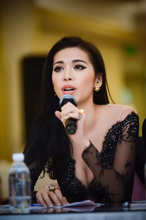 minh tu dep hut hon voi vay co v mong tang hinh anh 4