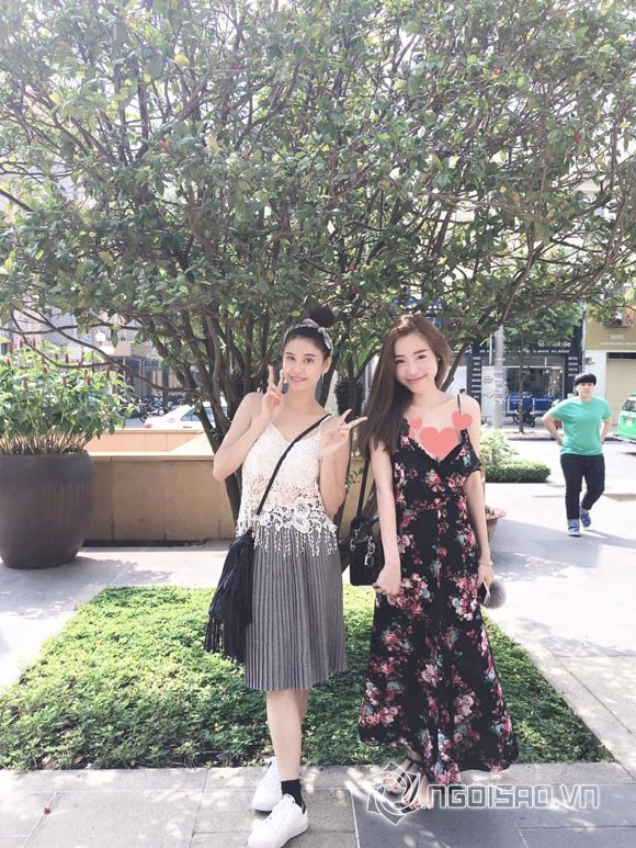 Trương Quỳnh Anh xinh tươi bên Elly Trần 0 Trương Quỳnh Anh xinh tươi bên Elly Trần 0