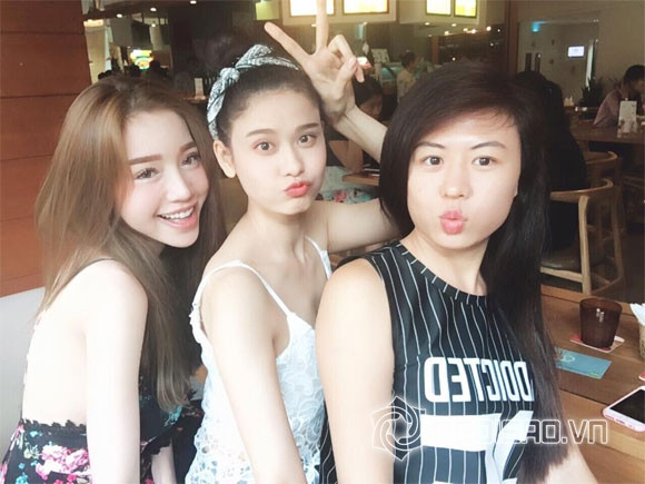 Trương Quỳnh Anh xinh tươi bên Elly Trần 1 Trương Quỳnh Anh xinh tươi bên Elly Trần 1