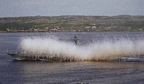 PK-10 được kích hoạt tạo ra màn chắn cho tàu chiến. PK-10 được kích hoạt tạo ra màn chắn cho tàu chiến.