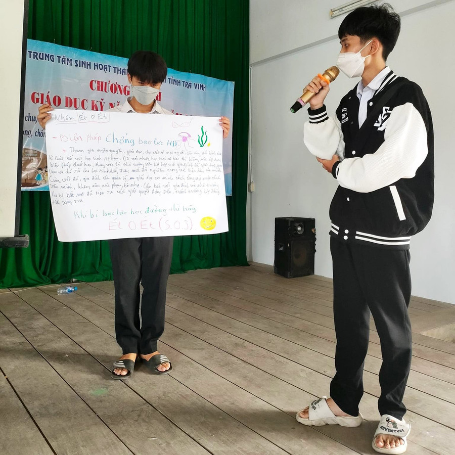 Học sinh tỉnh Trà Vinh tham gia tuyên truyền phòng chống bạo lực học đường.