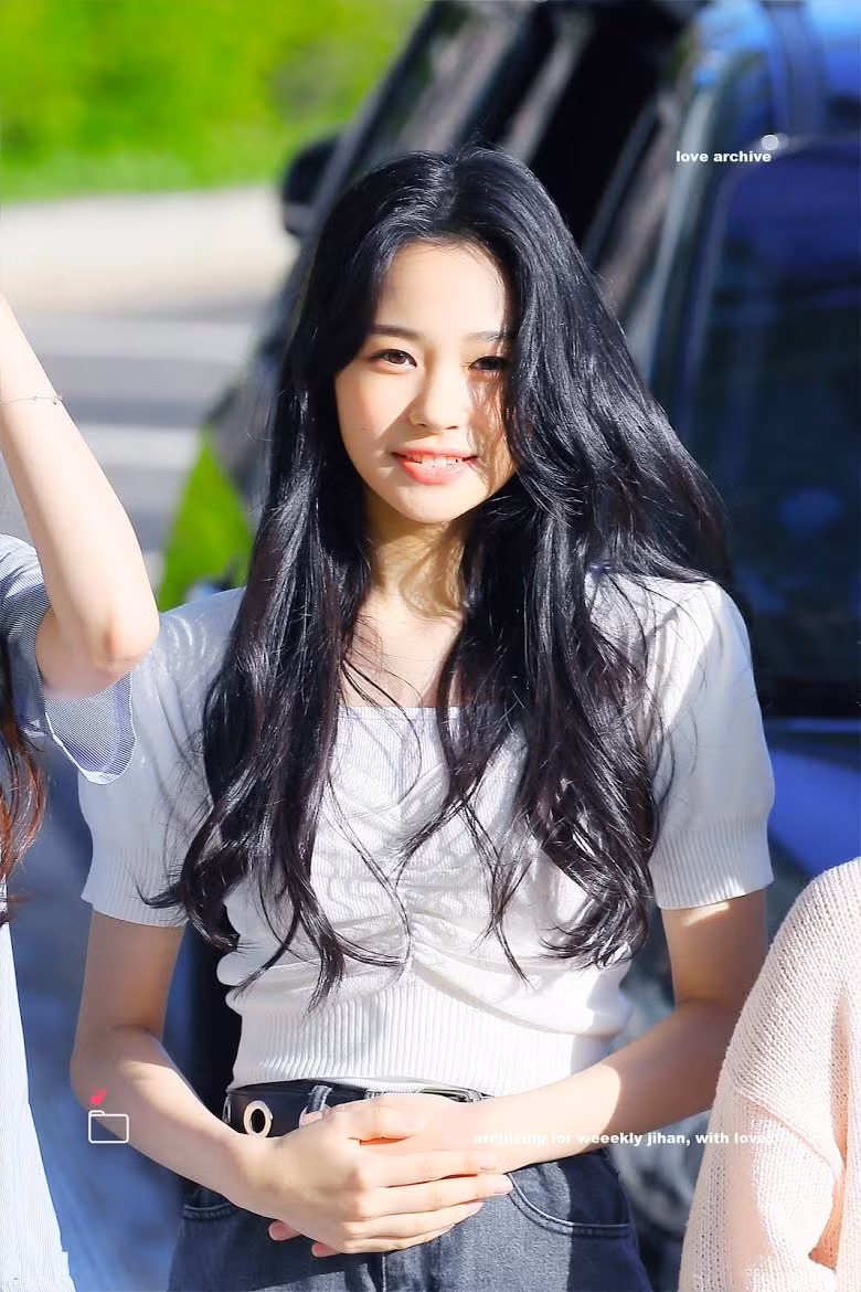 4 nữ thần tượng sinh năm 2004 nổi như cồn vì "quá xinh đẹp" ảnh 4