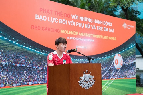 Tiền vệ Trần Minh Vương phát biểu tại sự kiện Tiền vệ Trần Minh Vương phát biểu tại sự kiện