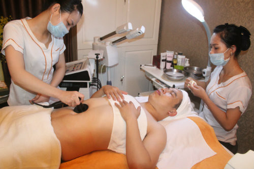 Đàn ông cũng đua nhau đi làm đẹp đón tết - 2