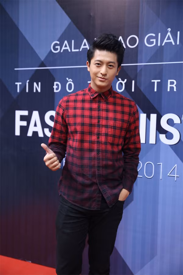 Ngọc Trinh mặc chất như fashionista đi sự kiện