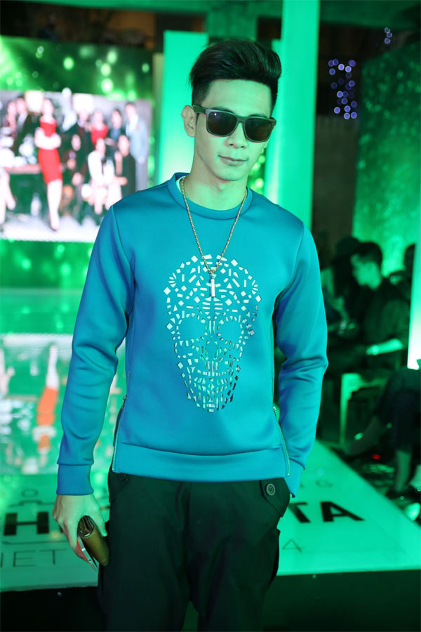 Ngọc Trinh mặc chất như fashionista đi sự kiện