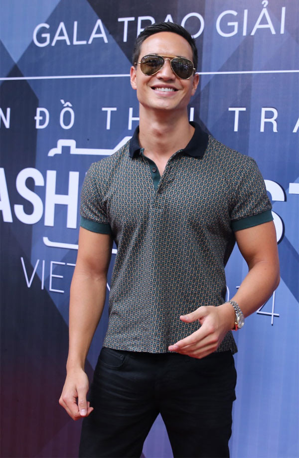 Ngọc Trinh mặc chất như fashionista đi sự kiện