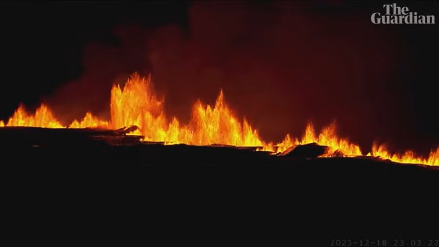 Dòng dung nham đổ xuống trên Bán đảo Reykjanes