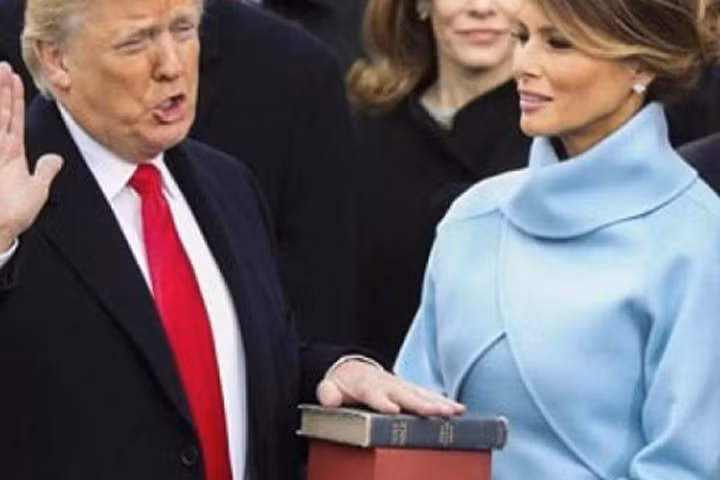 Vẻ quyến rũ của vợ tổng thống Donald Trump lại gây "sốt"