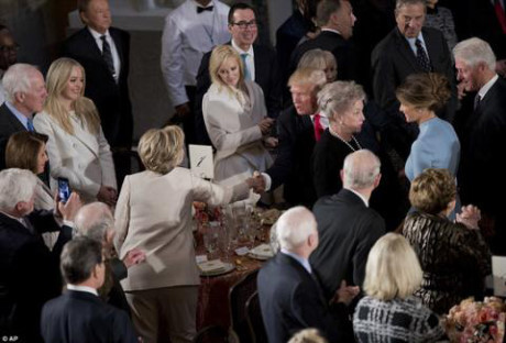 Hillary Clinton dự nhậm chức Donald Trump: Người thua cuộc đáng nể - Ảnh 3 Hillary Clinton du nham chuc Donald Trump: Nguoi thua cuoc dang ne - Anh 3