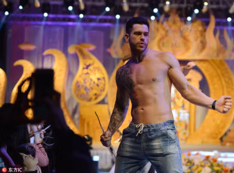 Benh vien choi troi, moi trai dep den ham nong tiec cuoi nam - Anh 10