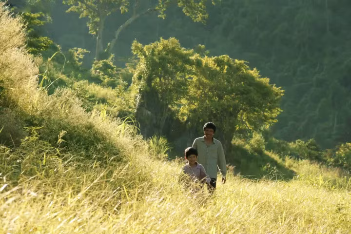 Mạo hiểm như làm phim "Cha cõng con"