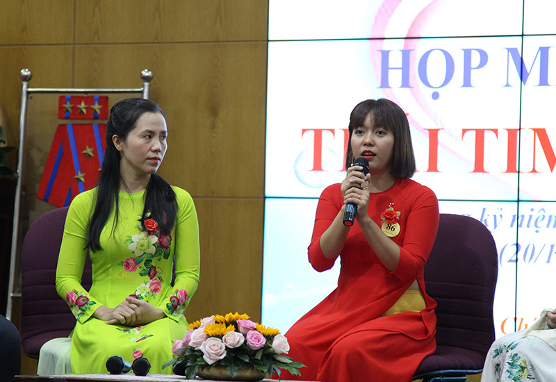 Giáo viên chia sẻ tại buổi giao lưu Giáo viên chia sẻ tại buổi giao lưu