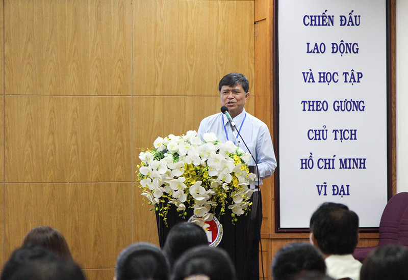 Ông Nguyễn Văn Hiếu chia sẻ tại buổi họp mặt giao lưu Trái tim người thầy Ông Nguyễn Văn Hiếu chia sẻ tại buổi họp mặt giao lưu Trái tim người thầy
