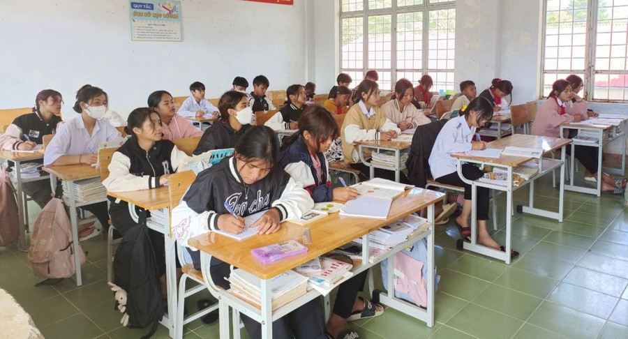 Học sinh ở huyện Kon Plông (Kon Tum) vẫn còn nhiều khó khăn, thiếu thốn. Học sinh ở huyện Kon Plông (Kon Tum) vẫn còn nhiều khó khăn, thiếu thốn.