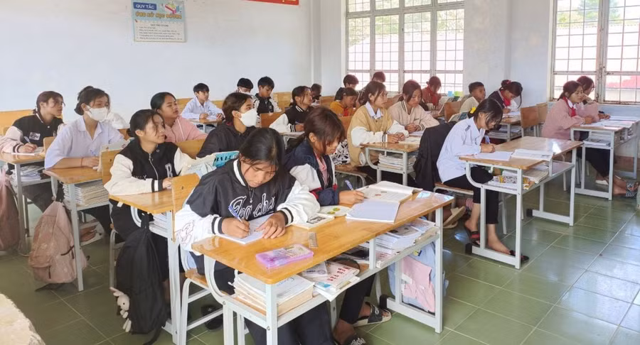 Học sinh ở huyện Kon Plông (Kon Tum) vẫn còn nhiều khó khăn, thiếu thốn.