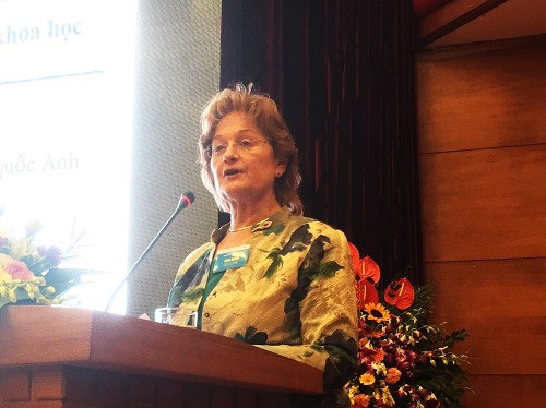 Bà Gail G. Mattson, Chủ tịch Mạng lưới quốc tế các nhà khoa học và kỹ thuật nữ phát biểu tại Hội nghị Bà Gail G. Mattson, Chủ tịch Mạng lưới quốc tế các nhà khoa học và kỹ thuật nữ phát biểu tại Hội nghị