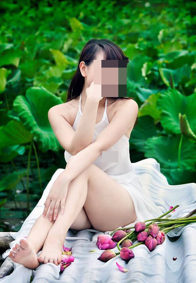 Đỏ mặt với hình ảnh của thiếu nữ Việt bên hoa sen Do mat voi hinh anh cua thieu nu Viet ben hoa sen