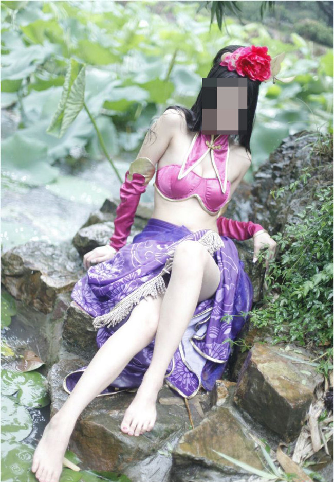 Đỏ mặt với hình ảnh của thiếu nữ Việt bên hoa sen Do mat voi hinh anh cua thieu nu Viet ben hoa sen