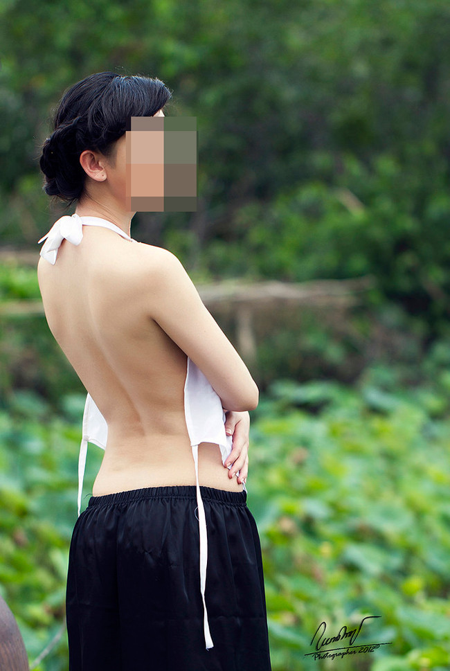 Đỏ mặt với hình ảnh của thiếu nữ Việt bên hoa sen Do mat voi hinh anh cua thieu nu Viet ben hoa sen