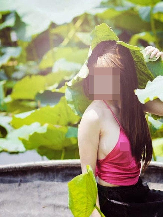 Đỏ mặt với hình ảnh của thiếu nữ Việt bên hoa sen Do mat voi hinh anh cua thieu nu Viet ben hoa sen