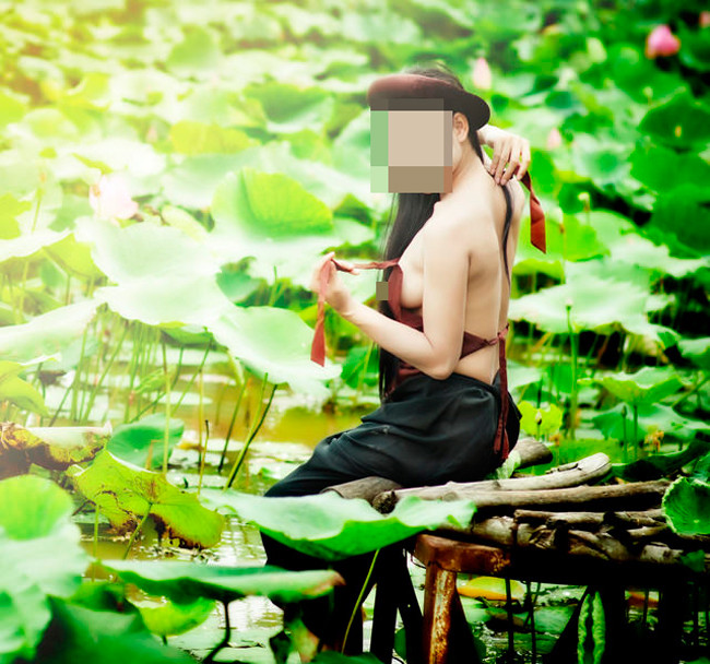 Đỏ mặt với hình ảnh của thiếu nữ Việt bên hoa sen Do mat voi hinh anh cua thieu nu Viet ben hoa sen