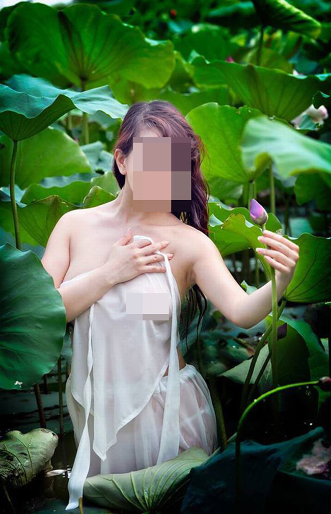 Đỏ mặt với hình ảnh của thiếu nữ Việt bên hoa sen Do mat voi hinh anh cua thieu nu Viet ben hoa sen