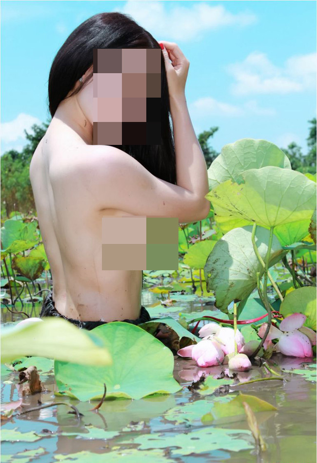 Đỏ mặt với hình ảnh của thiếu nữ Việt bên hoa sen Do mat voi hinh anh cua thieu nu Viet ben hoa sen