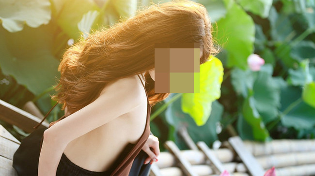 Đỏ mặt với hình ảnh của thiếu nữ Việt bên hoa sen Do mat voi hinh anh cua thieu nu Viet ben hoa sen