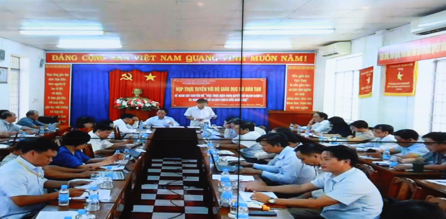 Đầu cầu Sở GD&ĐT Bình Phước có sự tham gia của lãnh đạo Sở và một số UBND cấp huyện, Phòng GD&ĐT, các trường phổ thông. Đầu cầu Sở GD&ĐT Bình Phước có sự tham gia của lãnh đạo Sở và một số UBND cấp huyện, Phòng GD&ĐT, các trường phổ thông.