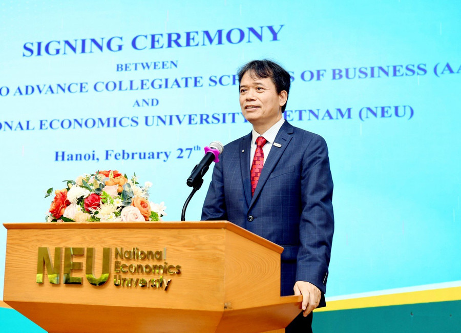 GS.TS Phạm Hồng Chương, Hiệu trưởng trường ĐH Kinh tế Quốc dân phát biểu. GS.TS Phạm Hồng Chương, Hiệu trưởng trường ĐH Kinh tế Quốc dân phát biểu.