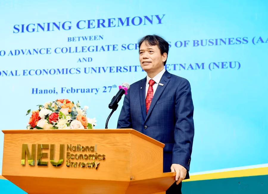 GS.TS Phạm Hồng Chương, Hiệu trưởng trường ĐH Kinh tế Quốc dân phát biểu.