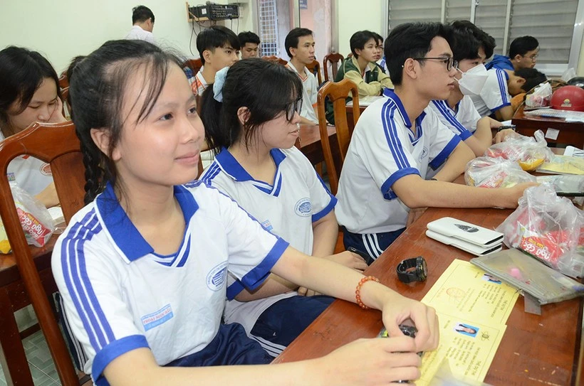 Thí sinh An Giang thi chọn học sinh giỏi quốc gia năm học 2022-2023. Ảnh Trọng Nhân.