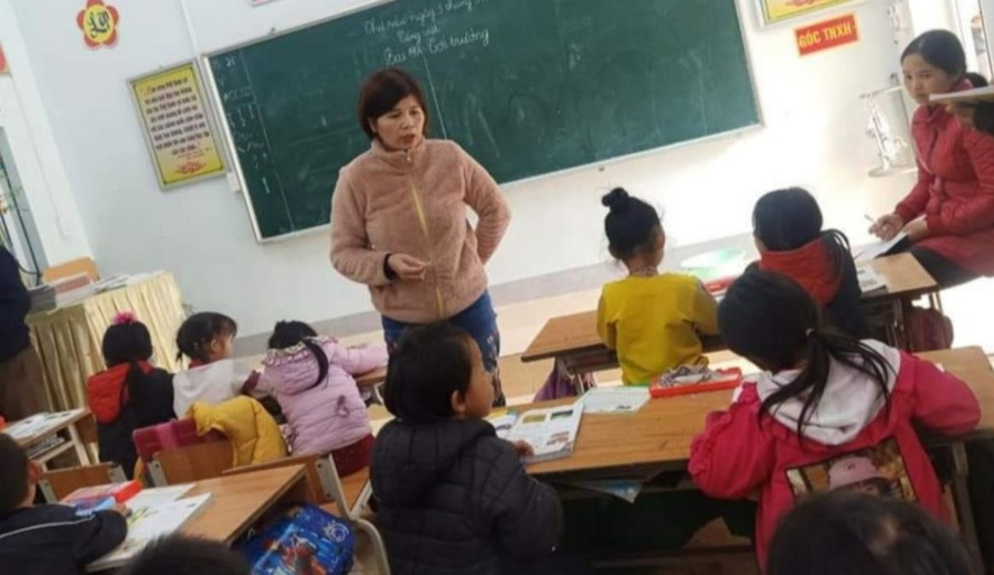 Cô Hoàng Thị Thanh Bình trong một giờ lên lớp. Ảnh: NVCC Cô Hoàng Thị Thanh Bình trong một giờ lên lớp. Ảnh: NVCC