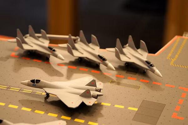 Mô hình siêu tàu sân bay mang 3.000 đơn vị tên lửa của Nga ảnh 6